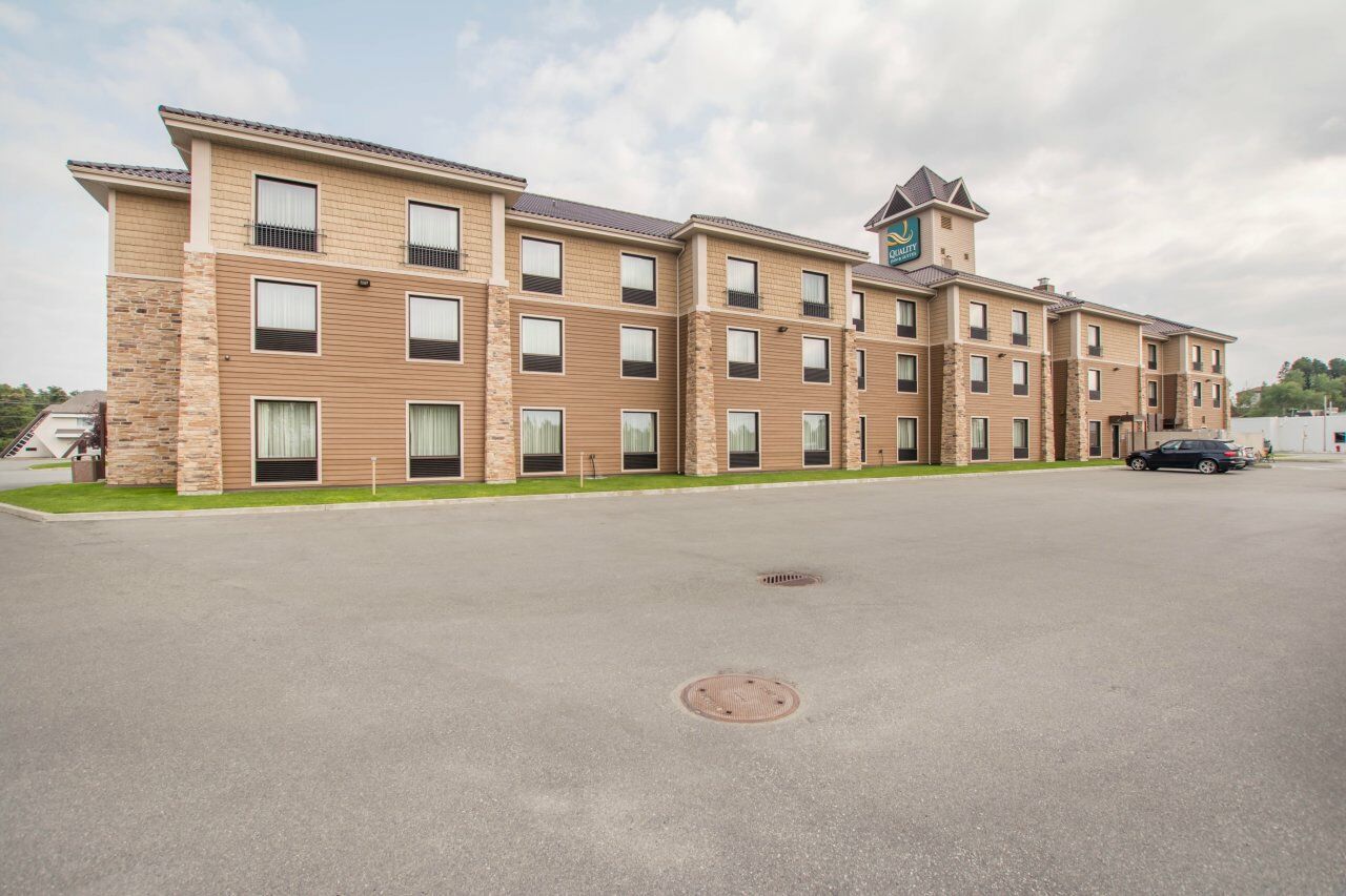 Quality Inn & Suites Val-d'Or Exterior foto